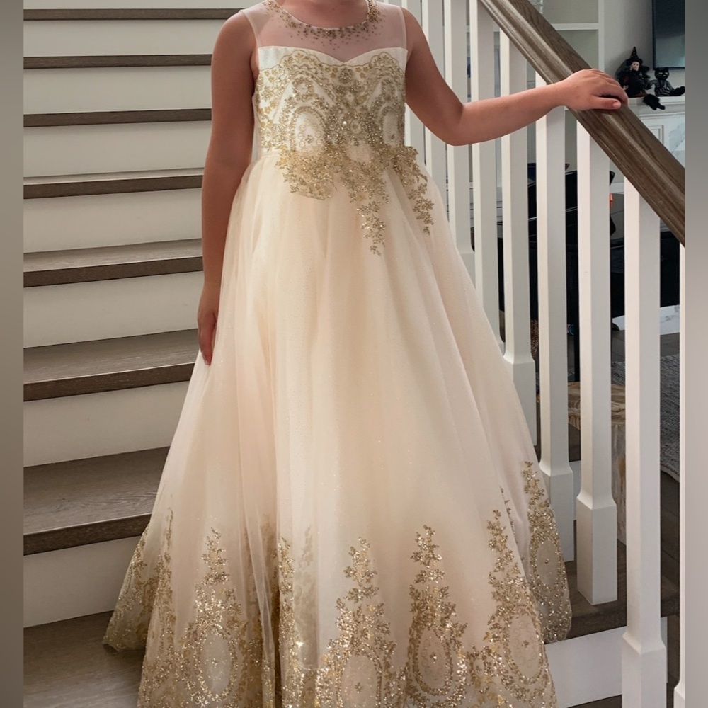 Beautiful girls dress - perfect for cotillion, a wedding etc…